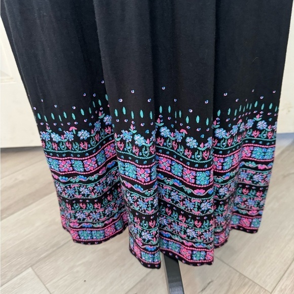 Soma Maxi Dress M Black Jersey Knit Comfort Stretch Colorful Travel Floral Hem - Picture 4 of 8